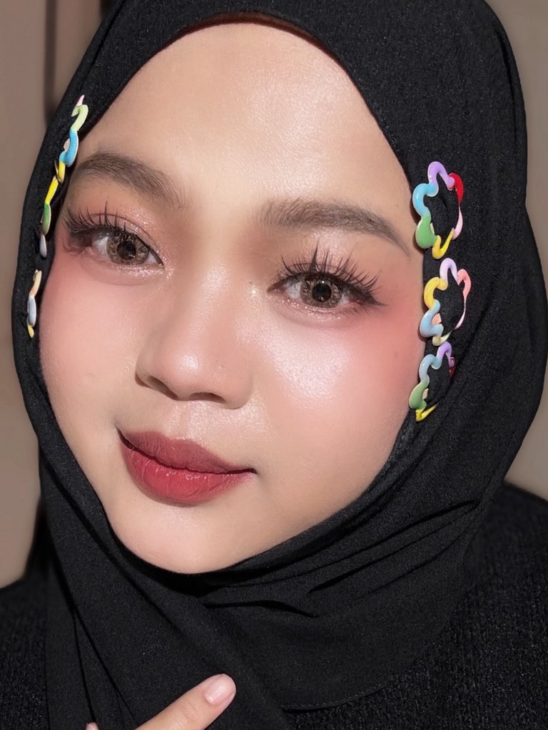 bulbulkun's tweet image. I didn’t believe in a perfect shade match… until this skintint proved me wrong.
Beneran nyatu banget sama kulit, no abu-abu, no dempulsss😙🤏

One of the best skintint fr!♥️