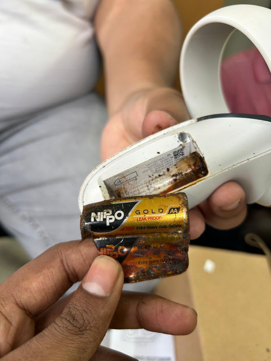 ChinmayGupta1's tweet photo. Dear Nippo,
Thanks for your “leak-proof” battery.
It didn’t just die — it rage-quit and took my Meta Quest 2 controller with it. 🔋💀
VR immersion now includes corrosion.
@NippoIndia . Any repair mode on my meta quest 2 @meta ? https://t.co/eEOedPMbDP