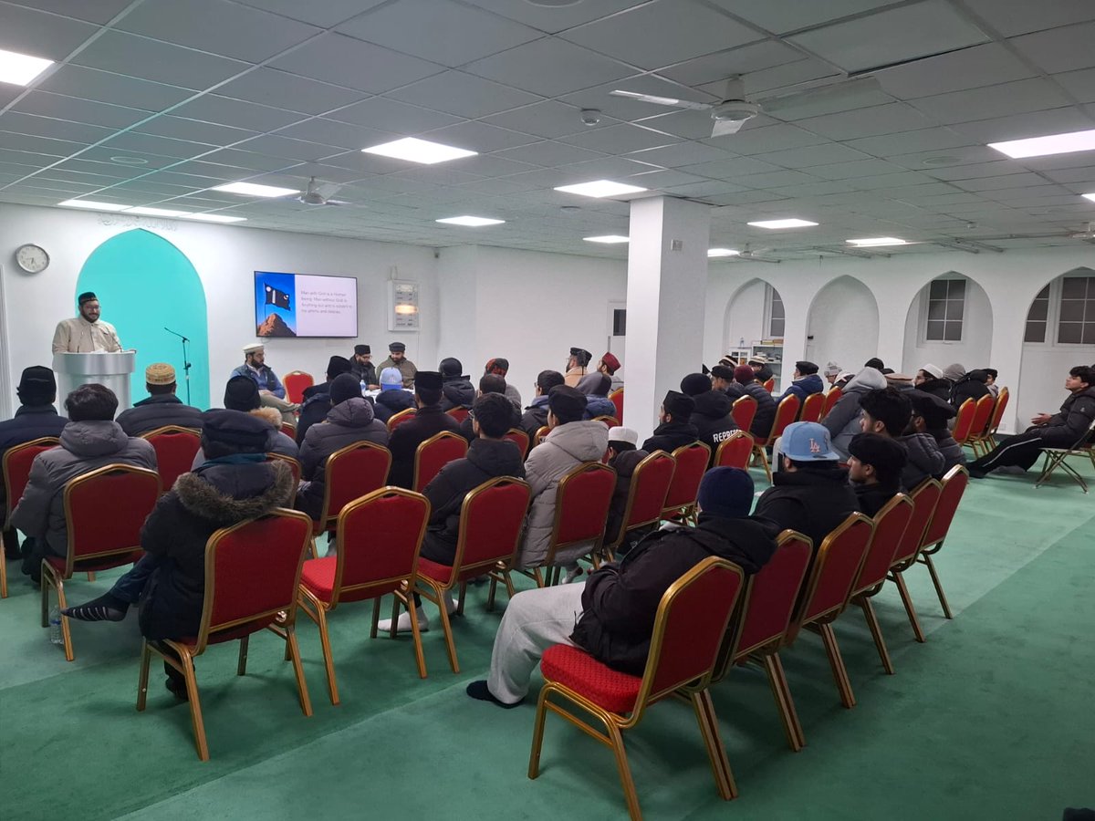Alhamdulillah, on 31/12/2025, MKA South and Baitus Subhan held a joint Tabligh/Tarbiyyat event with Masroor Region. Dr Amr Singh Sahib delivered an inspiring talk on the Ijtema theme, “Our Paradise lies in our God,” and shared his journey to Islam Ahmadiyyat.