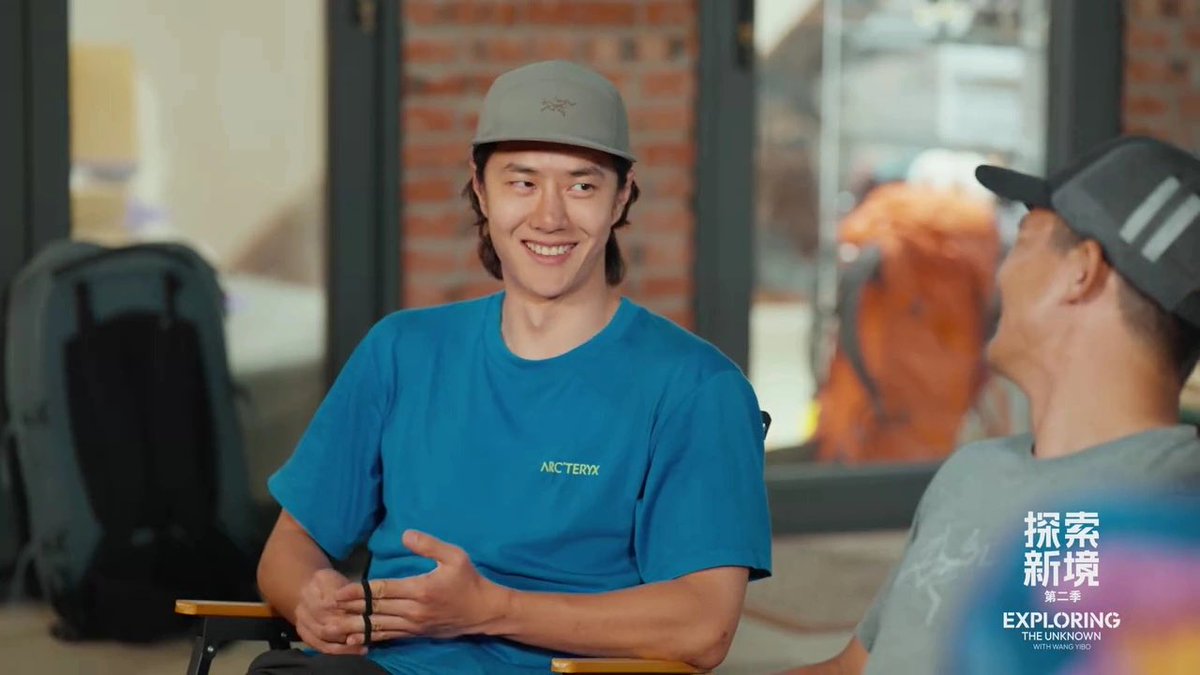 Alalmone's tweet image. คุณโจวเผิงบอกกับอี้ป๋อว่า “หลังจากจบซีซั่นหนึ่ง จริงๆ แล้วผมก็ได้รู้จักคุณมากขึ้น ผมรู้สึกว่าคุณเป็นคนที่ทำอะไรจริงจังและทุ่มเทมาก อย่างสถานที่อย่างกังสือข่าที่ลำบากขนาดนั้น คุณกลับสามารถทนกับความเจ็บปวดและความยากลำบากแบบนั้นได้

สำหรับคนทั่วไป หรือจะพูดว่าพวกวัยรุ่น…