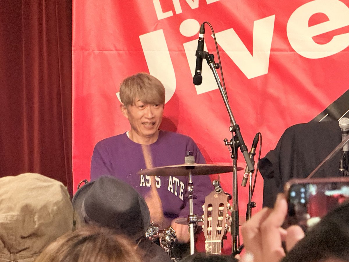 昨日のヨコヤマ⭐︎ナイト第128弾
USPさんの曲は本当にどれもカッコいい。
サプライズゲストのユニコーン川西幸一さんは凄かった…
上綱さんと川西さん、レジェンドお二人の「分厚い大人の音楽」に魅了された贅沢な時間でした。

#ヨコヤマナイト
#横山雄二
#川西幸一
#上綱克彦
#USP
#藤江潤士
