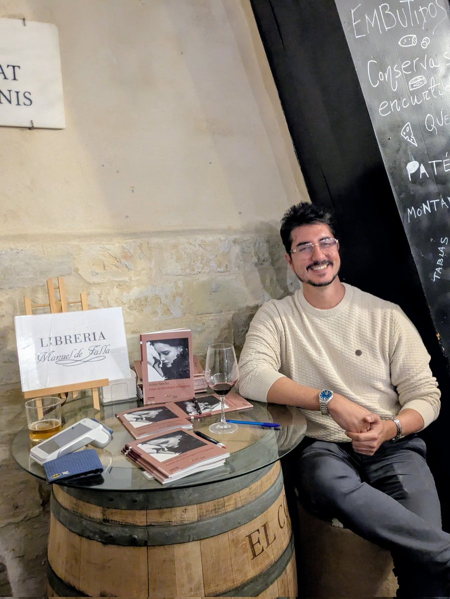 juliansancha's tweet photo. 'Amar es corromper el lenguaje'📖

Finalista del II Premio Nacional de Poesía Joven Juan Ignacio González.
Poesía de BajAmar.

Atención y silencio en un mundo saturado de ruido. Un poemario metalingüístico sobre la insuficiencia de la palabra.

👉 https://t.co/AztAljMrXi https://t.co/IB5aXuwBRp