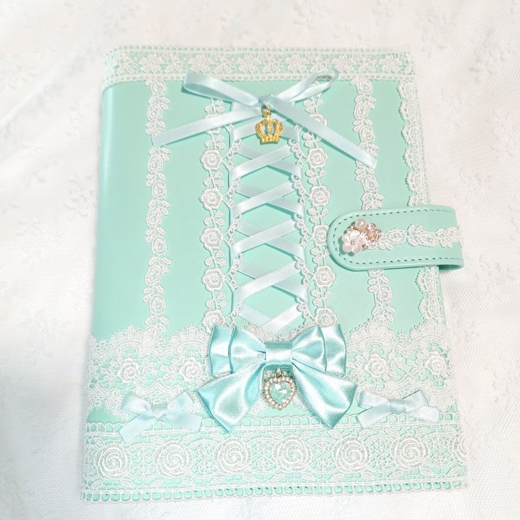 PushPush227's tweet image. あまり数はないのですが、B5サイズのバインダーも持って行きます💪