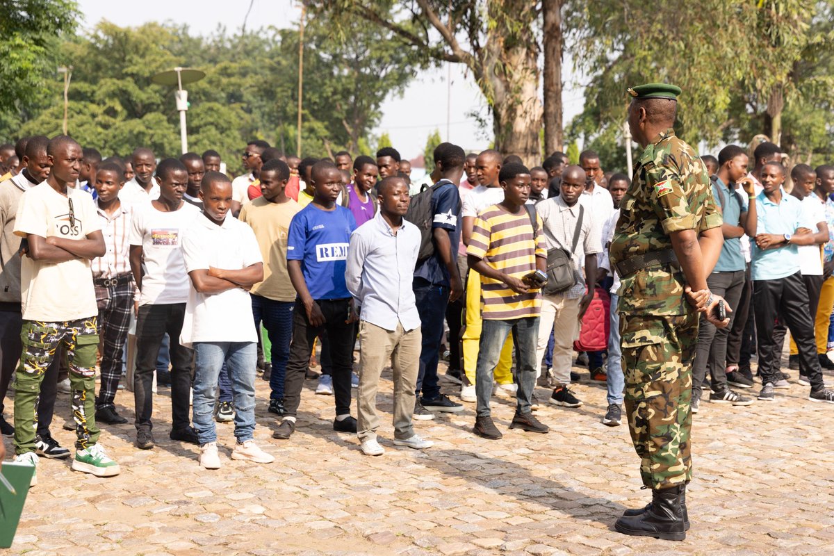 LeRenouveauBdi's tweet photo. Passation, ce samedi 10 janvier 2026, du concours d'entrée à la @fdnbbi pour les candidats sous officiers. Plus de 2000 candidats étaient attendus dans 18 centres pour passer le test intellectuel. Sur 99 candidats attendus au centre de passation de l'#Iscam, 95 se sont présentés. https://t.co/4GbKEeFMT5