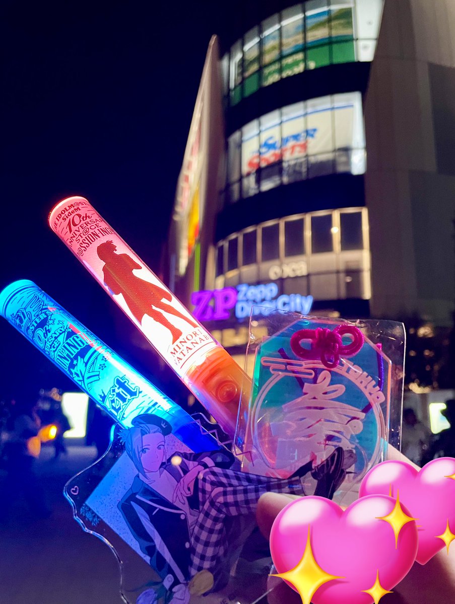 chisamelon's tweet photo. DJ PARTYで客降りしてくれた松井洋平神にケチャできる瞬間があって御利益ありそうでよかった　今年もゆるゆるとみのりさんのことを追っかけさせていただくわね〜 https://t.co/9DAcDkyIb6