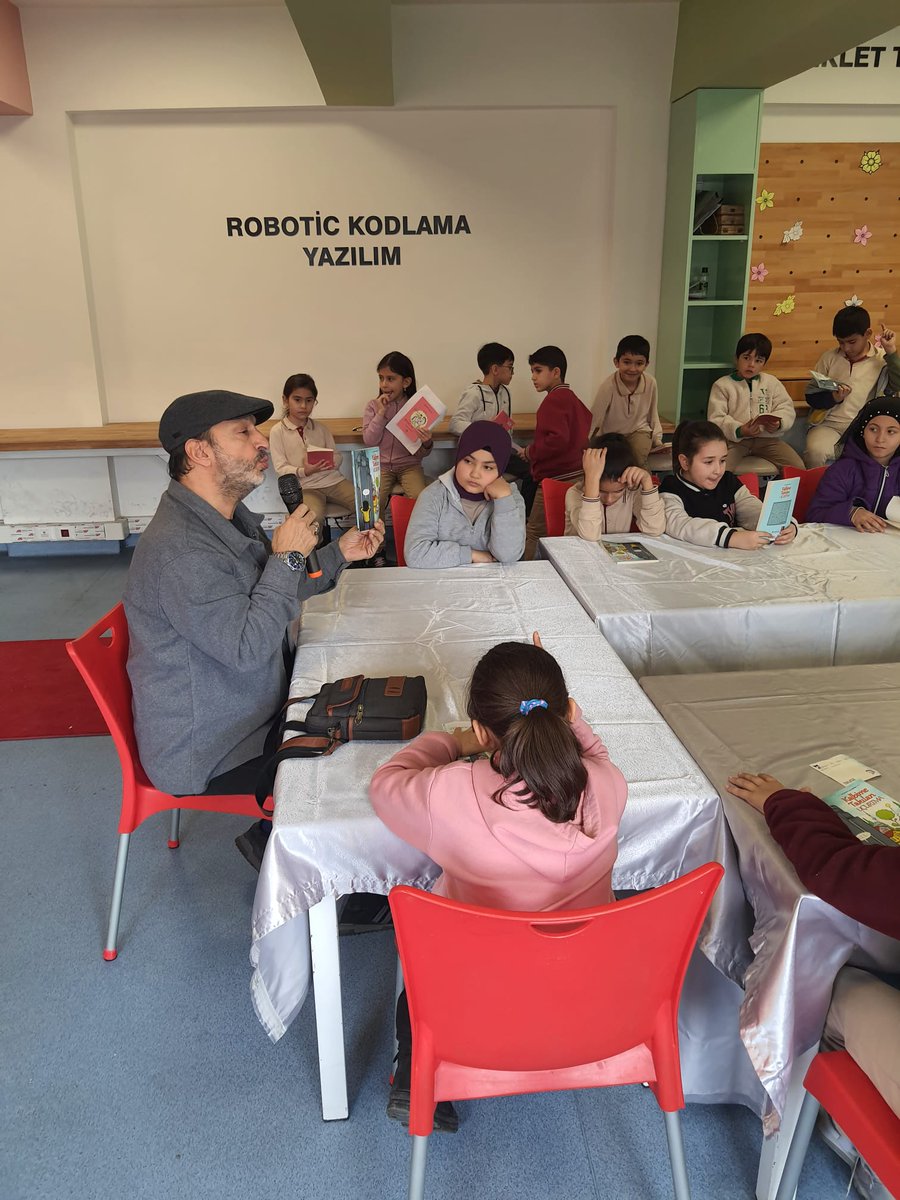 Yazarlarımızdan Mustafa Uçurum, Tokat Şehit Mustafa Çalışgan İlkokulu’nda düzenlenen programda minik okurlarıyla bir araya geldi.

<a href="/mustafaucurum/">Mustafa Uçurum</a> 
mgvyayinlari.com