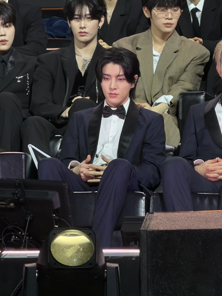 jake9226's tweet image. HE IS A REAL LIFE PRINCE.