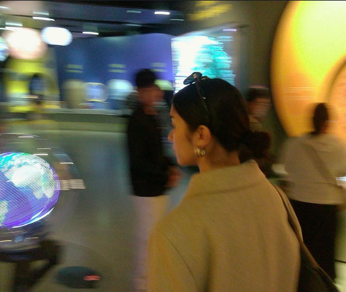 ldvtwt's tweet photo. mind museum with my gf btw 🥰 https://t.co/HVmS48acN9