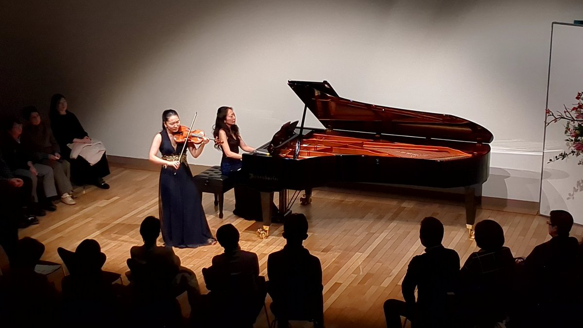 本日は、代官山ヒルサイドプラザにてヴァイオリニスト #若尾圭良 さんとの公演でした🎻🎹来週1月15日は #高崎芸術劇場 にて2人で公演＆CD収録を行います✨
👇️詳細
takasaki-foundation.or.jp/theatre/concer…