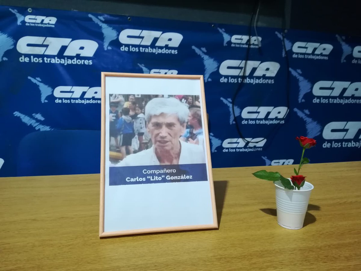 CTAok's tweet photo. 🫂 HOMENAJE EN LA CTA AL QUERIDO COMPAÑERO LITO GONZÁLEZ

En el Salón Germán Abdala de la Central de Trabajadores y Trabajadoras de la Argentina, se homenajeó al entrañable compañero Carlos Lito González, miembro de la Secretaría de Derechos Humanos de la CTA-T Ciudad de Buenos Aires y de la Intersindical de DDHH, fallecido el 12 de agosto de 2025.

https://t.co/H6KT2nFJGe