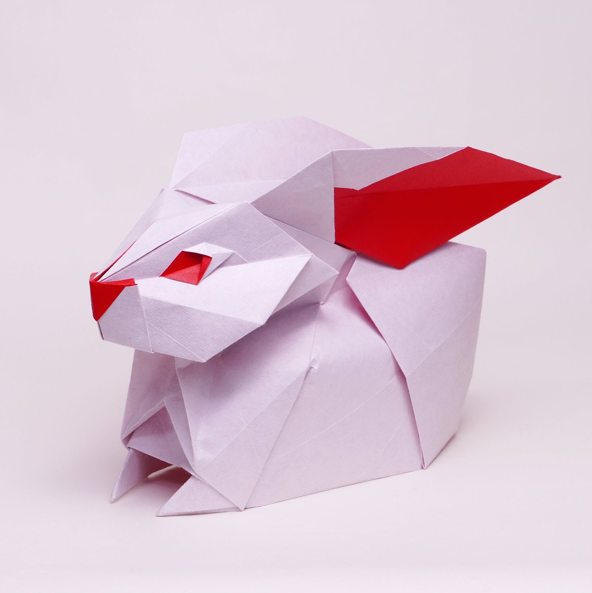 ウサギ
2022年に折ったやつを折り直し

来週に東京で開催する展示に持っていきます
#origami #折り紙