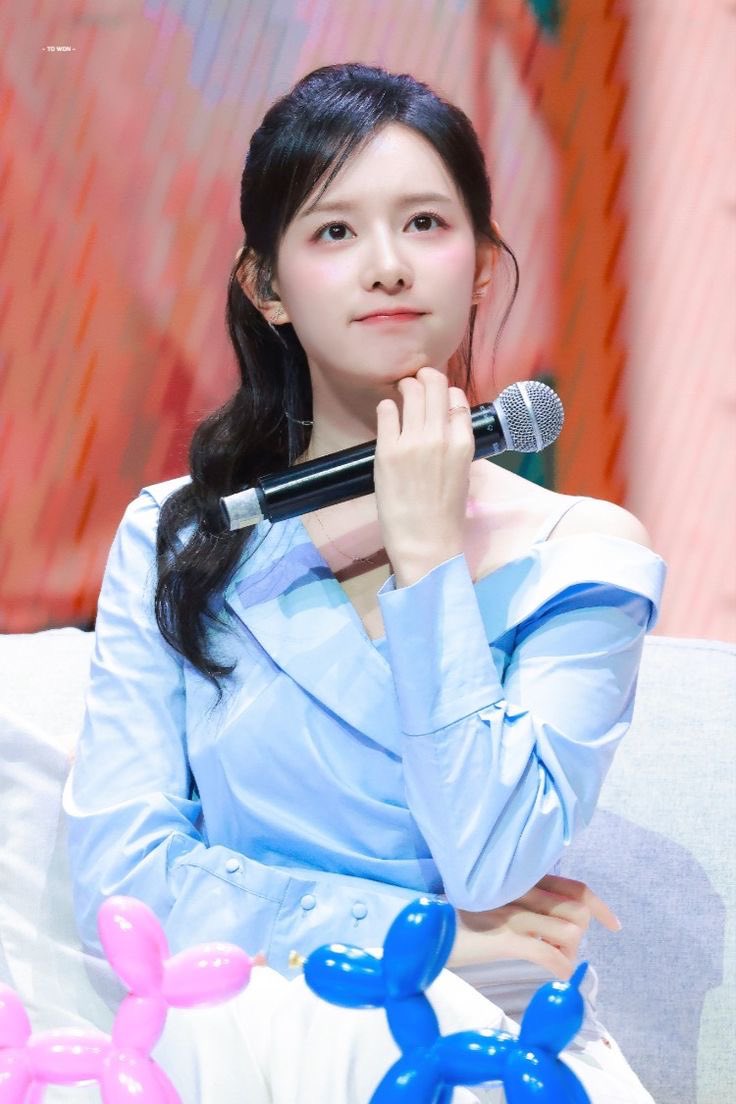 THEHOBAKCAFE's tweet image. Mai tersenyum melihat respon Bakmates, “Mai lihat sudah pada siap, ya! Malam ini kita akan memasuki sesi Awarding Night. Kira-kira kalian bisa nebak nggak kalian dapet award apa ya? Hayo, sebelum kita mulai reveal pemenang awardnya, tebak dulu!”