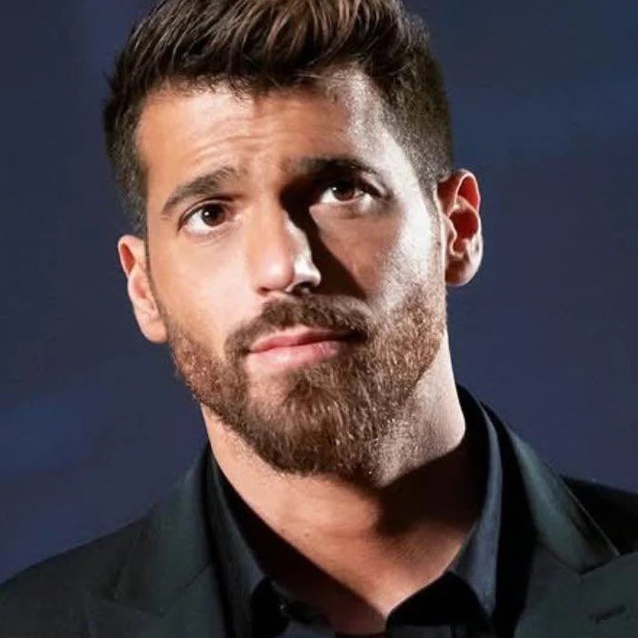 trash_italiano's tweet image. Inizierà stasera #cepostaperte: tra i primi ospiti Can Yaman e Raoul Bova 😅