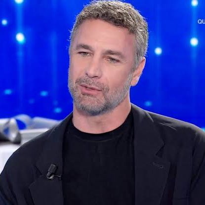 trash_italiano's tweet image. Inizierà stasera #cepostaperte: tra i primi ospiti Can Yaman e Raoul Bova 😅