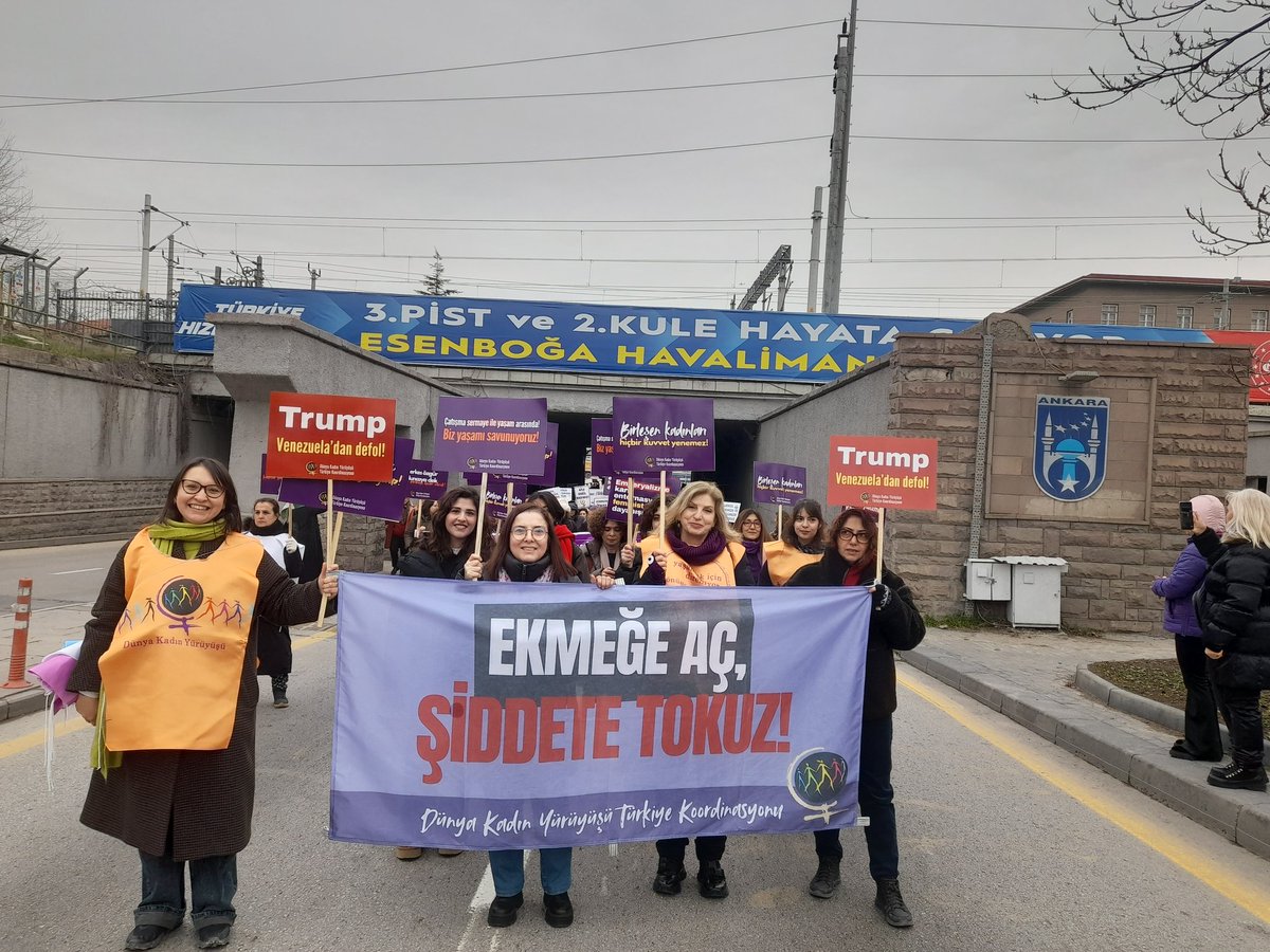 KadinDanisma's tweet image. Erkek şiddetine, eşitsizliğe, sömürüye karşı birbirimizin sesi, nefesi, umuduyuz.
Hayatlarımız bizim, kararlarımız bizim.
Feminist mücadele sokakta!
#KadınMitingi
#YaşasınFeministMücadelemiz