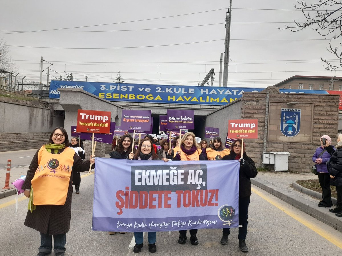 KadinDanisma's tweet image. Erkek şiddetine, eşitsizliğe, sömürüye karşı birbirimizin sesi, nefesi, umuduyuz.
Hayatlarımız bizim, kararlarımız bizim.
Feminist mücadele sokakta!
#KadınMitingi
#YaşasınFeministMücadelemiz