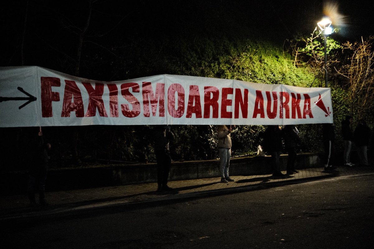 Aurreko igandean faxismoaren aurkako eta Aitor Zabaletaren aldeko aldarria zabaldu genuen Errealaren partiduan.

FAXISMOAREN AURKA U31 BILBORA!