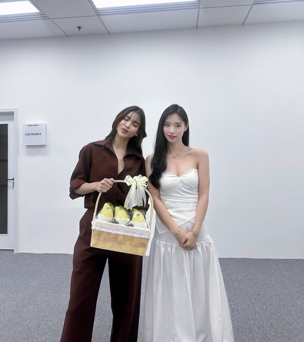 EWaraha's tweet image. 5xx,xxx + ทุกคนเก่งมากเลย ภูมิใจมากๆค้าบ ❤️ #AMYJANExENGFA
ขอบคุณ AMYJAN ด้วยนะค้า 🙏🏻❤️