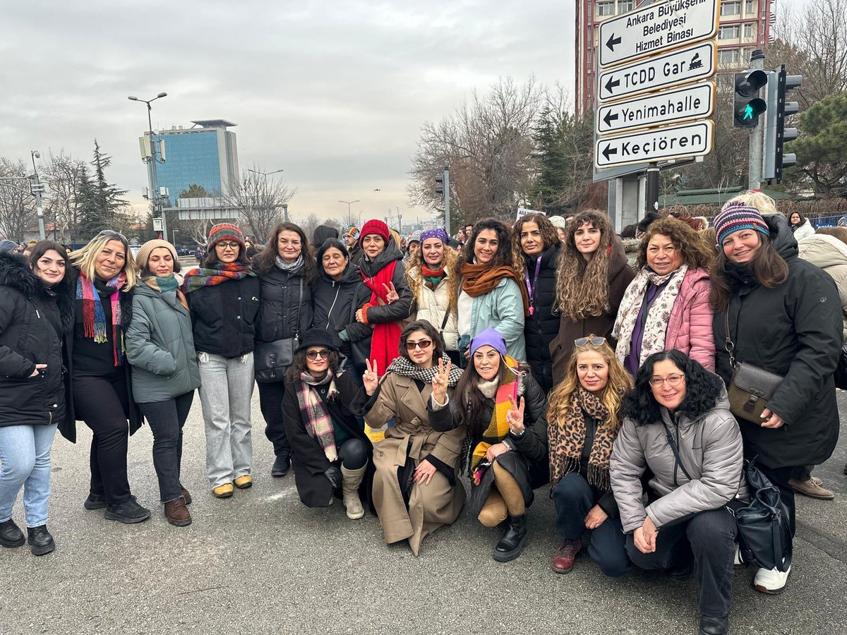 sesgenelmerkezi's tweet photo. 60 kurumun bir araya gelerek gerçekleştirdiği Ankara Kadın Mitinginde haykırdık: Haklarımızdan, hayatlarımızdan ve özgürlüğümüzden vazgeçmiyoruz! https://t.co/TAkp1r2t9x