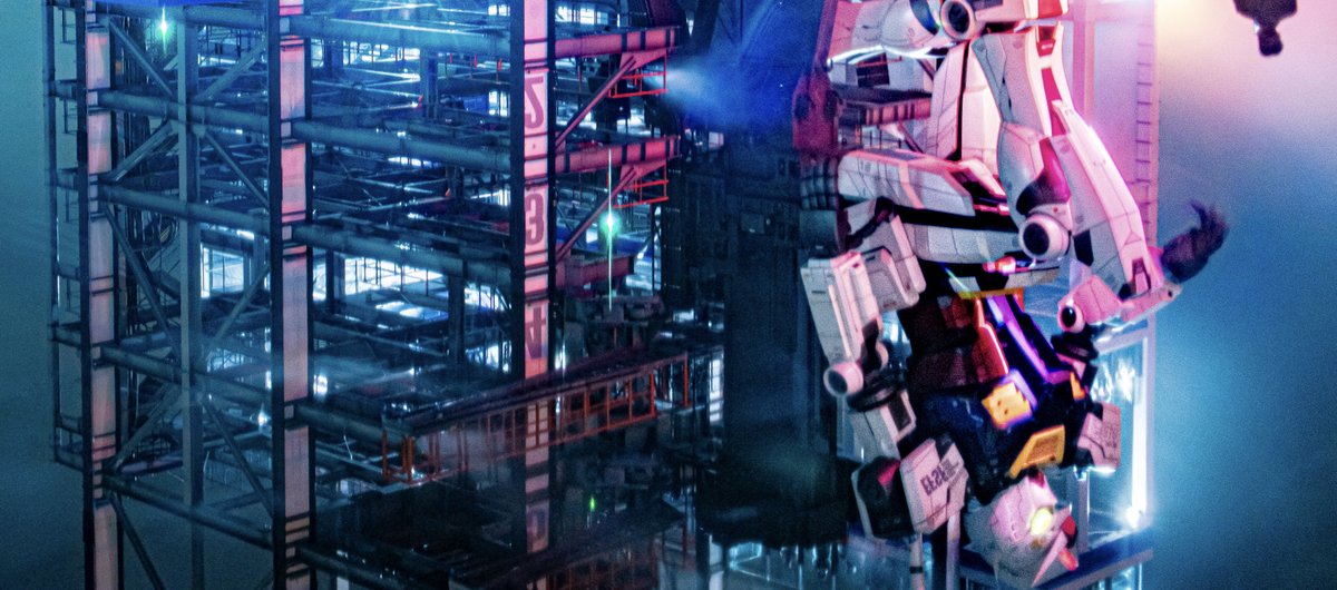 こちらのツイートをタップすると雨上がりのガンダムが縦に並びます！