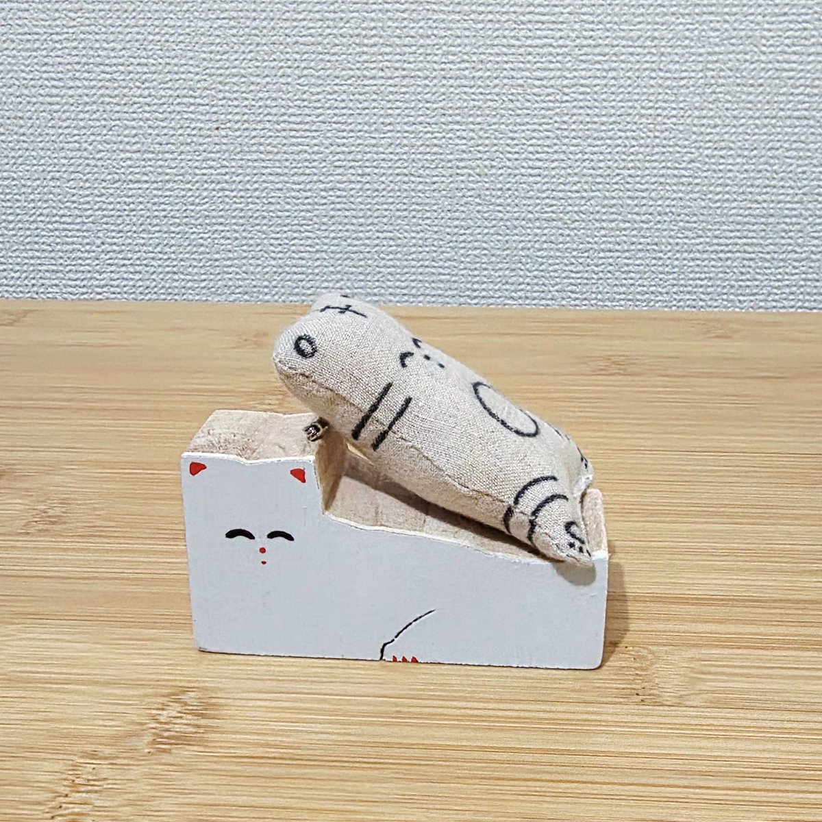 昨日TOKYO ART BAZAARへ行きました。去年は片岡メリヤスさんがいてびっくりしましたが今年はいることが分かっていたのでびっくりはしませんでした。少しだけお話ができて嬉しかったです。木工の猫と猫ブローチを購入しました。木工の猫は猫好きの近しい人にプレゼントしようと思います
#片岡メリヤス