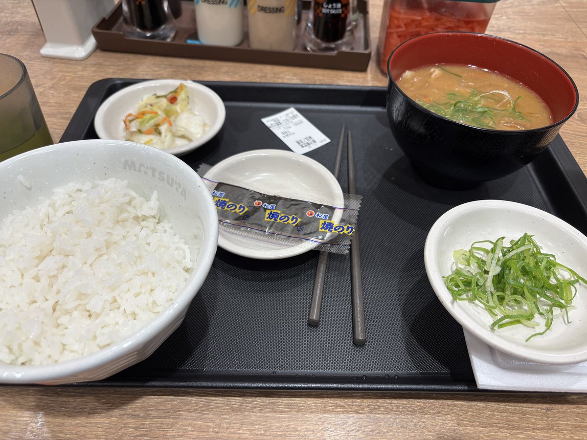 20260110 少し遅めの朝メシは、松屋で豚汁朝定食+納豆（550）
