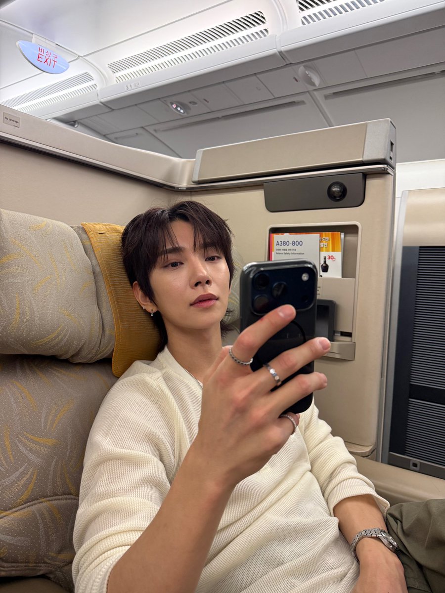 JOSHUA weverse post #조슈아 #JOSHUA 

“see you soon 🩵”