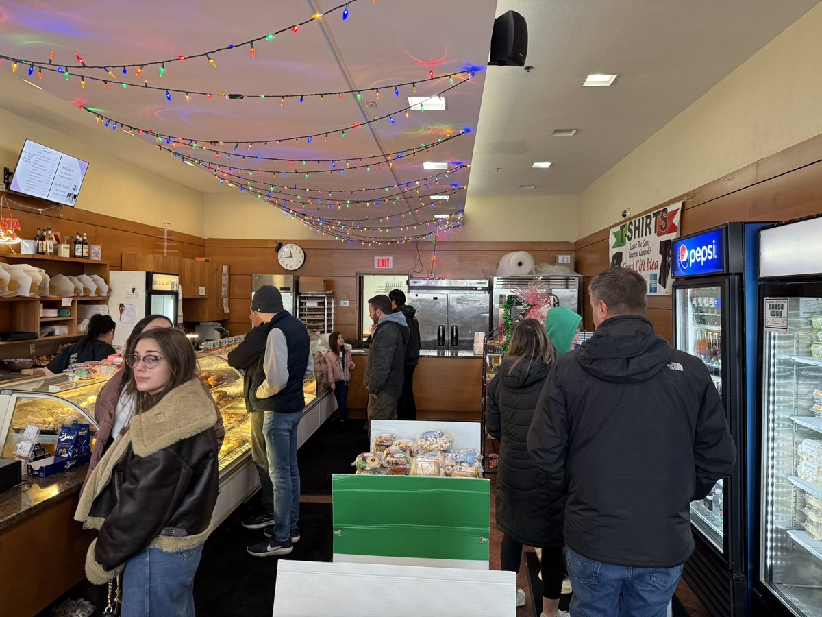 SkrticX's tweet photo. Corbo’s Bakery has been family owned in Cleveland’s Little Italy since 1958. A place for traditional Italian pastries, handmade breads, &amp; generations of stories. Great meeting April Corbo, who started working here at 14 and still loves working at the family institution. https://t.co/YEGQz1idbM