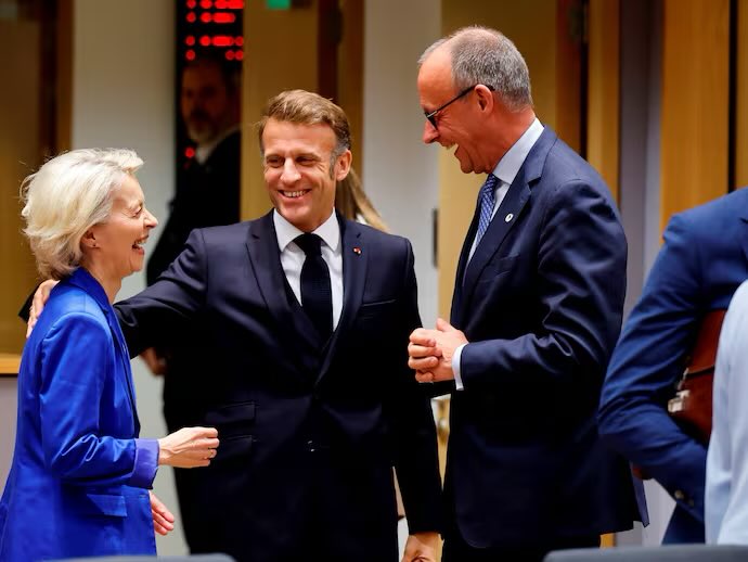 NouveauPop's tweet image. 🚨 ALERTE — INCROYABLE COUP DE FORCE de l’Allemagne dans le dossier UE–MERCOSUR : vendredi, la clause protectrice garantissant la non-application de l’accord avant la ratification du Parlement européen a été supprimée en secret, sous la pression de Berlin.

Selon @lepoint, à la…