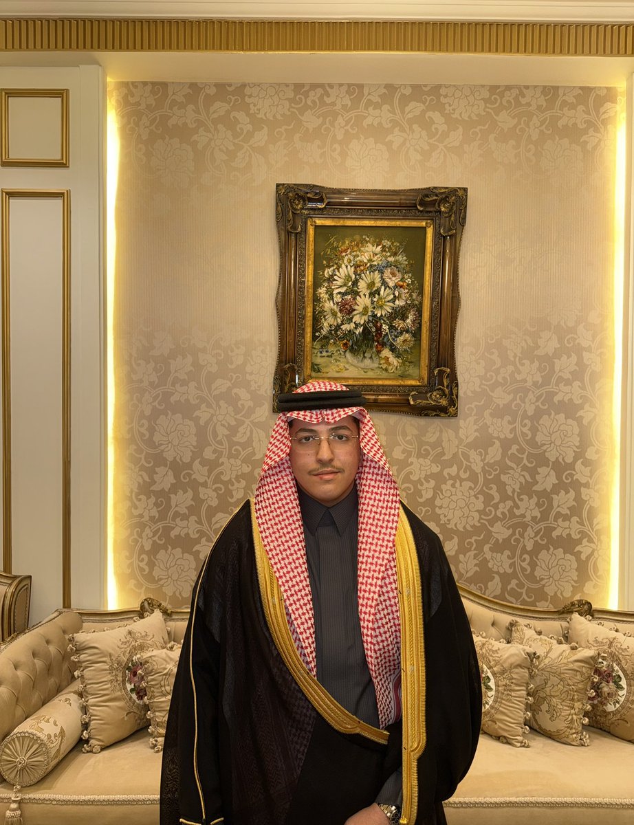 mohalsulami's tweet photo. ما شاء الله تبارك الله 
الحمد لله على توفيقه
تخرج ابني سعود من قسم العلوم السياسية في جامعة الملك سعود  مع مرتبة الشرف

أسال الله له التوفيق والسداد في خدمة دينه ثم مليكه ووطنه🇸🇦🇸🇦 https://t.co/80n4wJzrz6