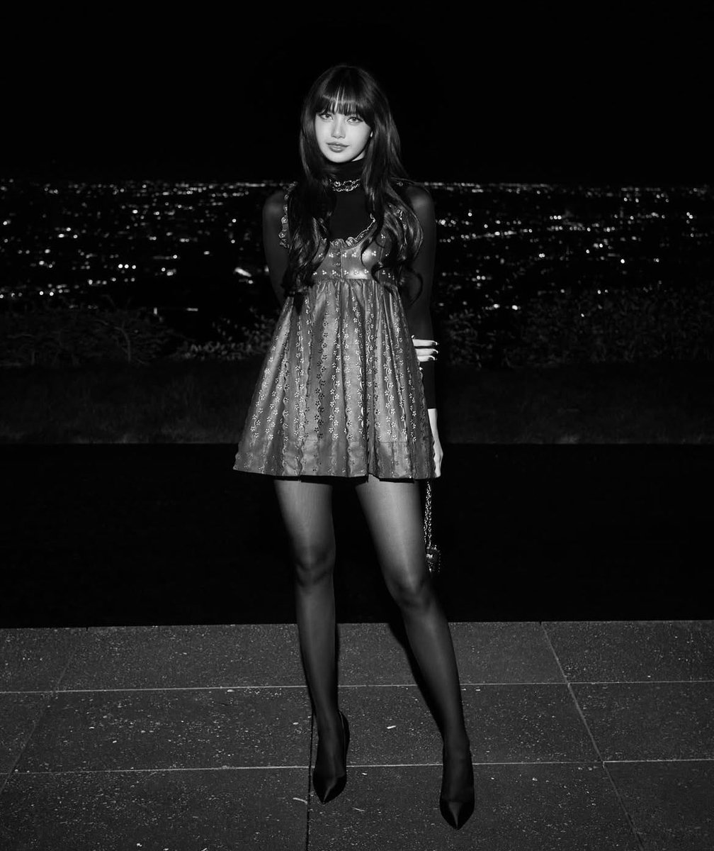 #LISA via <a href="/LouisVuitton/">Louis Vuitton</a> instagram update. 

#LISAxLouisVuitton <a href="/wearelloud/">LLOUD</a> 

instagram.com/p/DTVHb4zDa9M/…