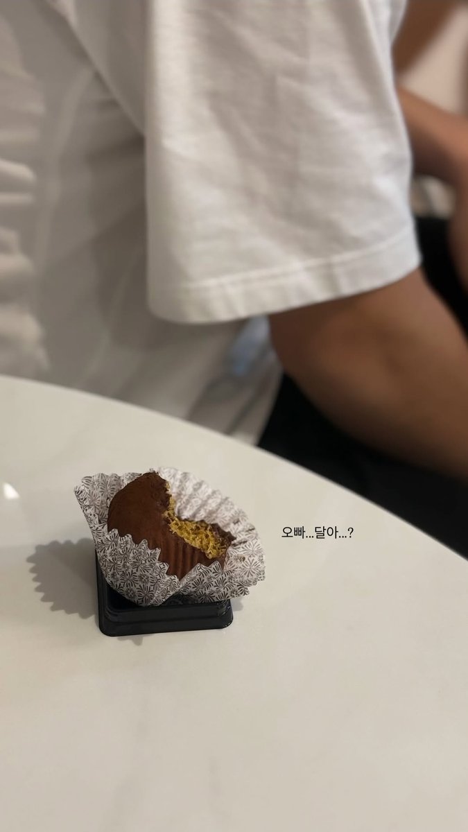 이정후 진짜 독하다
탄산 안먹고
시즌 중에 술도 안먹는데
하다하다 두쫀쿠를 한 입만 먹고 끝냄