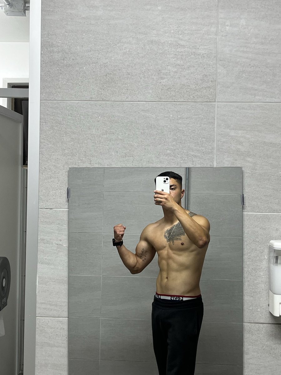 bnjamin01's tweet image. De Fortnite player a creador de contenido para adultos ? 😜 

arsmate.com/bnjamin01 🔞