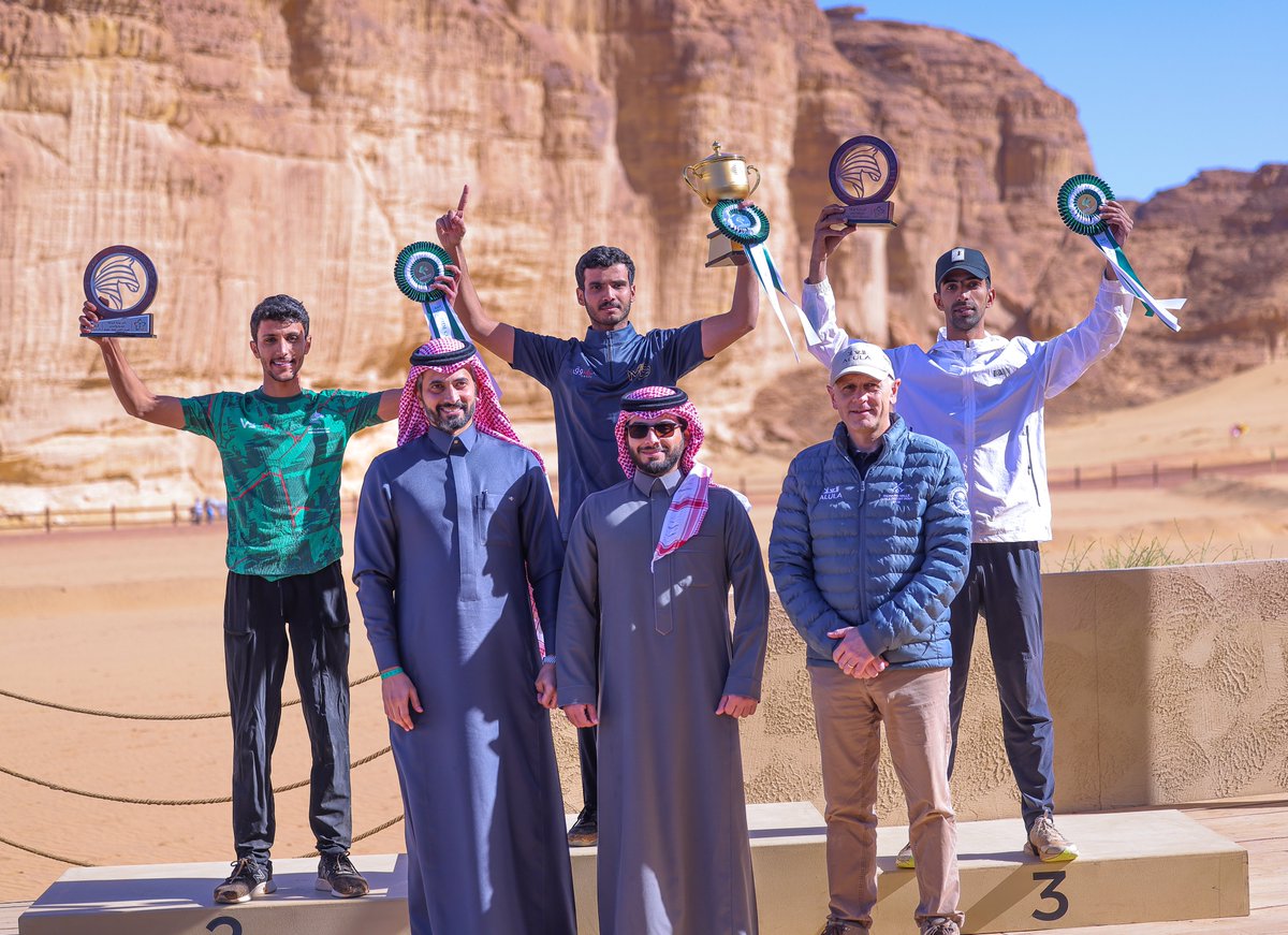 SAEFederation's tweet photo. 📸 توج الأستاذ عبدالعزيز العتيبي رئيس اللجنة الفنية للقدرة والتحمل في #الاتحاد_السعودي_للفروسية والأستاذ سعيد القرني مدير القطاع الغربي بشركة محمد يوسف ناغي الفرسان الفائزين في كأس وزارة الرياضة للقدرة والتحمل🏆

🥇سلطان الشهراني 
🥈عبدالهادي المطيري
🥉حمود البادي https://t.co/zZL7FU1L34
