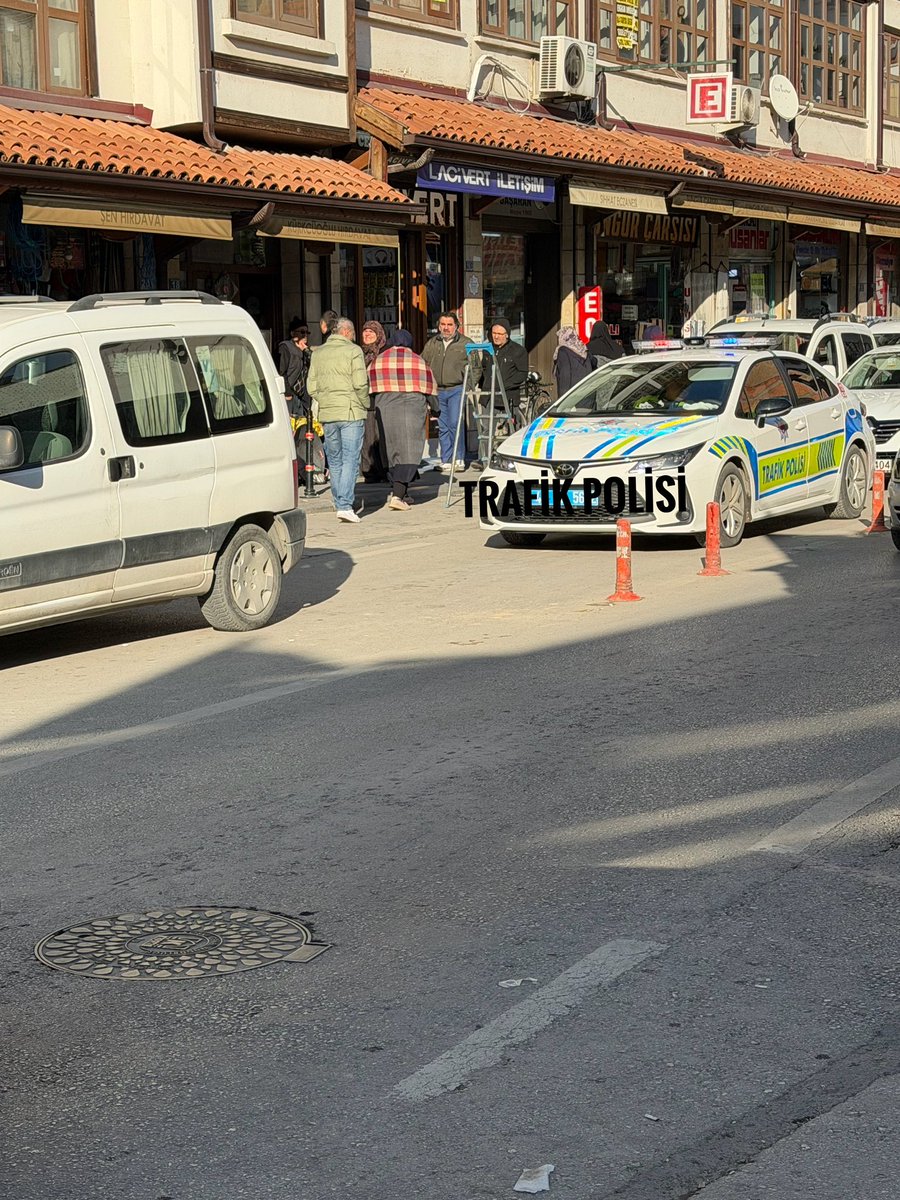 Sahibiata Caddesi de şerit olan yolları hatalı park yaparak işgal edenlere karşı şikayetleri dikkate alan ve ilgi gösteren <a href="/KonyaEmniyeti/">Konya İl Emniyet Müdürlüğü</a> ne ve polis memurlara koca bir teşekkür. #İyikivarsınız