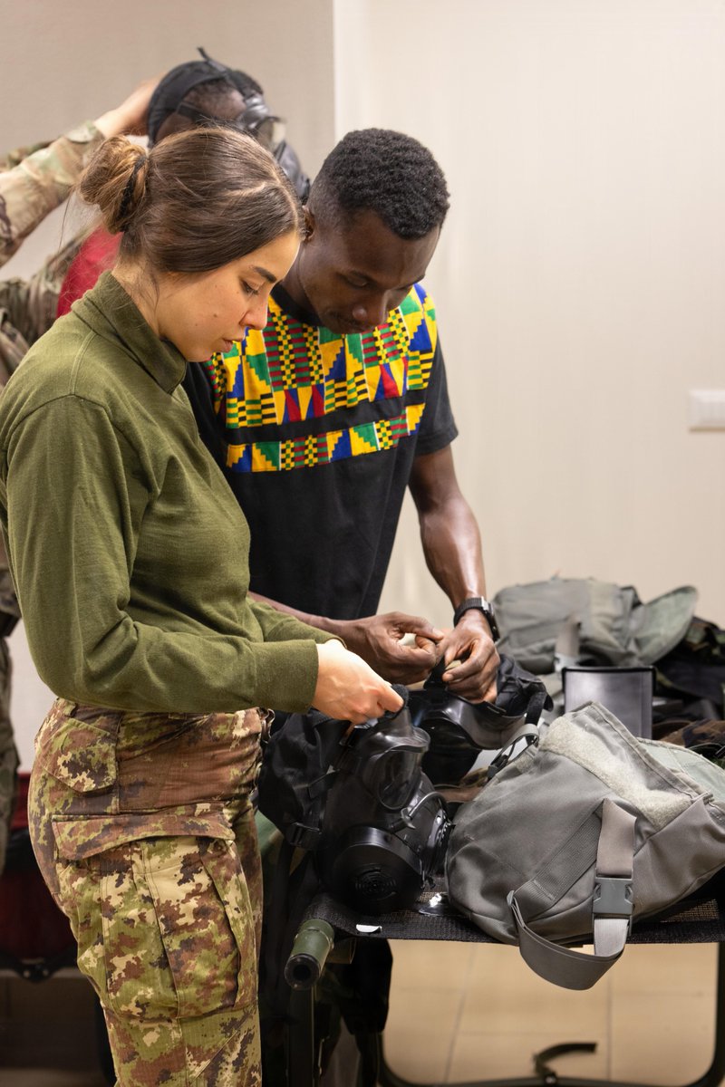 Ready for any environment 🩺☣️

U.S. Army medics trained in #CBRN defense with partners from Liberia, Ghana, and Italy during a SETAF-AF–led course in Vicenza—building readiness for the #BestMedicCompetition

📸: Pfc. Alva Gonzalez

#ThisIsUSAREURAF | #SwordOfFreedom https://t.co/b19C6tuvNv