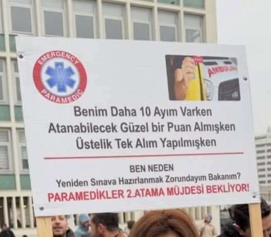Sağlık personelleri atama bekliyor. Paramedikler yüksek puanlarla bir kez daha sınava çalışmak zorunda kalmasın isteriz <a href="/drmemisoglu/">Prof. Dr. Kemal Memişoğlu</a> <a href="/saglikbakanligi/">T.C. Sağlık Bakanlığı</a> <a href="/acilafetgovtr/">T.C. Sağlık Bakanlığı Acil Sağlık Hizmetleri</a>