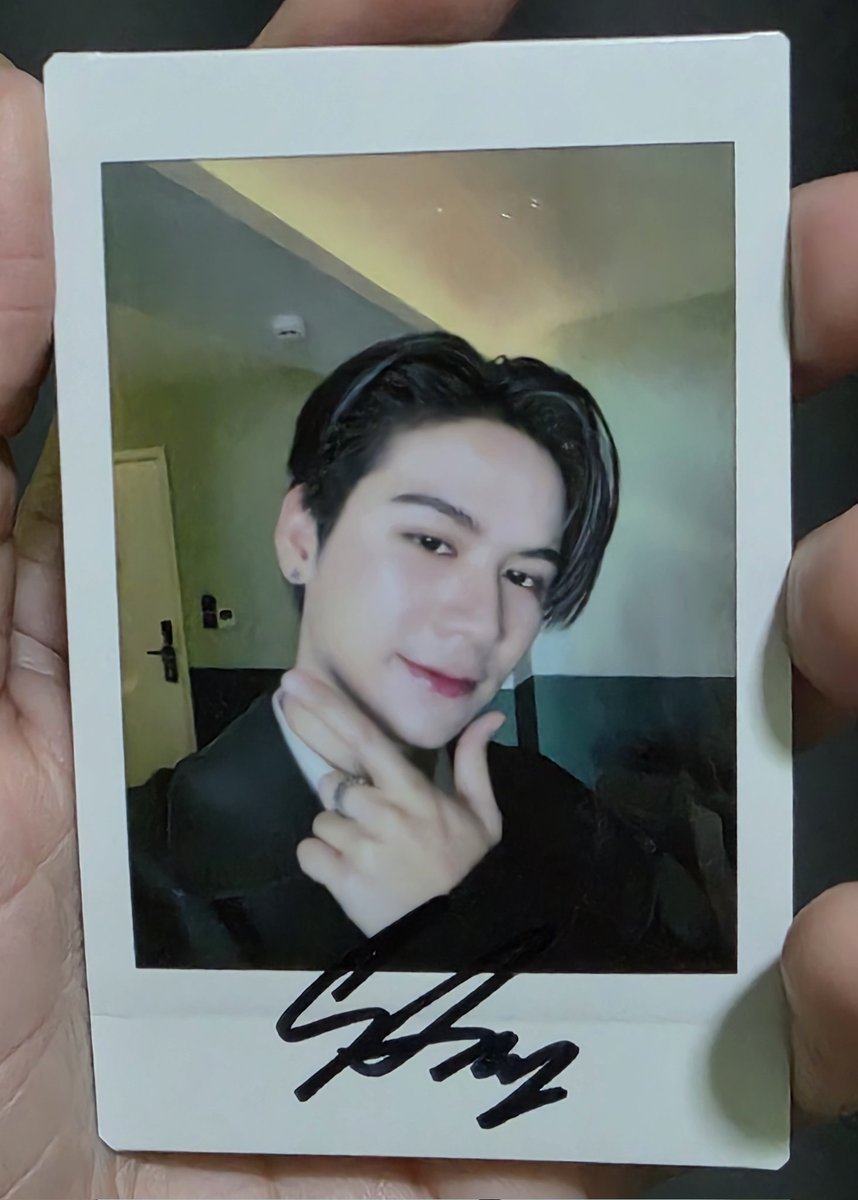 starlight2818's tweet photo. [WTS] Polaroid hand signed

1.8 k ลดได้อีกค่ะ 

ใครสนใจ dm ได้เลยค่า

#ตลาดนัดgmmtv #ตลาดนัดgmm
#ตลาดนัดวินนี่สตางค์ https://t.co/6065RNi29s