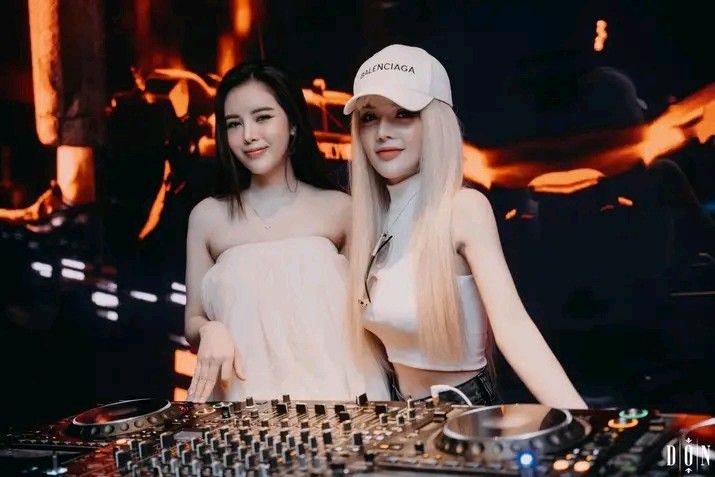 DFerisa91015's tweet photo. Night party 🥰🥰 https://t.co/HUxwmykghn