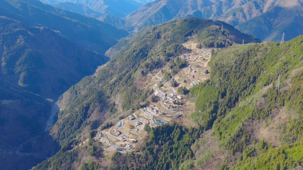 【テレビ】1/11（日）NHK 08時
小さな旅「天空の里 照らされて－長野県 飯田市下栗」
長野県飯田市の山あいにある「下栗の里」。標高約1000メートルの急斜面に民家や畑が広がる。12月は800年続くという伝統の祭り。ここにしかない暮らしを見つめる。
nhk.jp/p/kotabi/