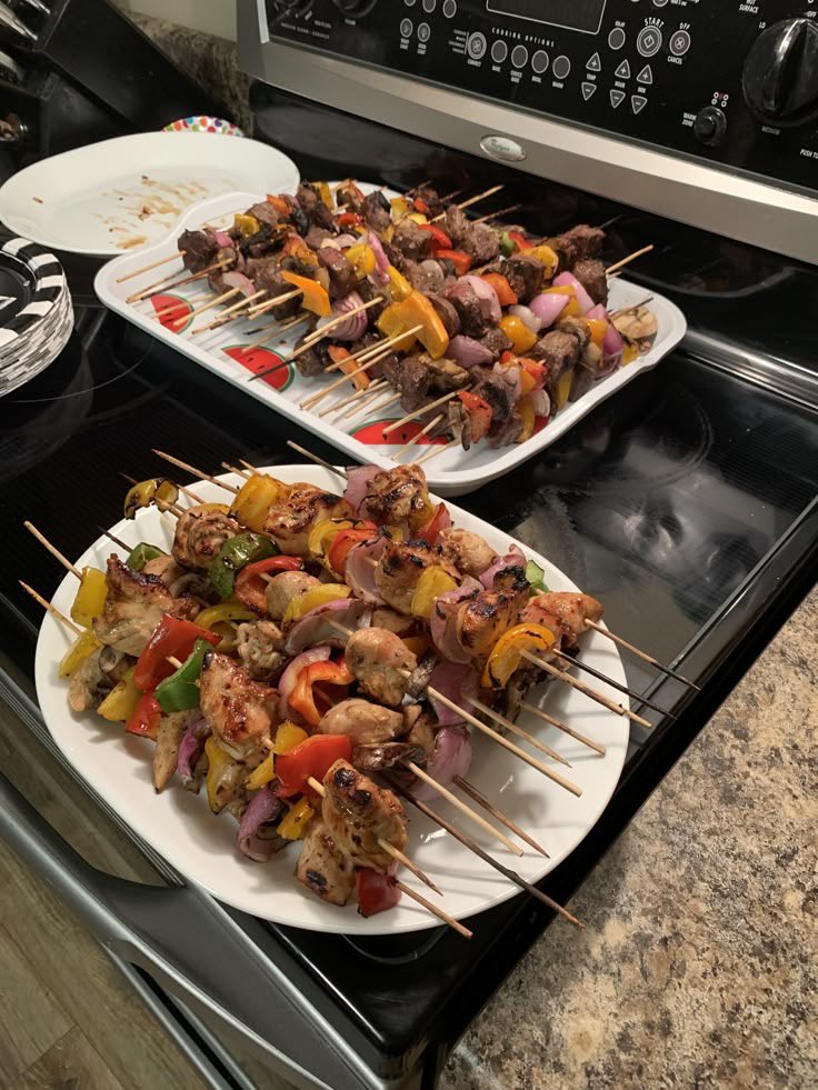 bawangmeera's tweet image. ⠀ 
📍 𝗔𝗱𝗵𝗶𝗻𝗮𝘁𝗮 𝗙𝗮𝗺𝗶𝗹𝘆’𝘀 𝗠𝗮𝗶𝗻 𝗛𝗼𝘂𝘀𝗲

Sibuk banget ya orang orang, ada yg sibuk makan, ada yg sibuk ngobrol dan ada yg sibuk pacaran (aku) haha 🍢🍻
 ⠀