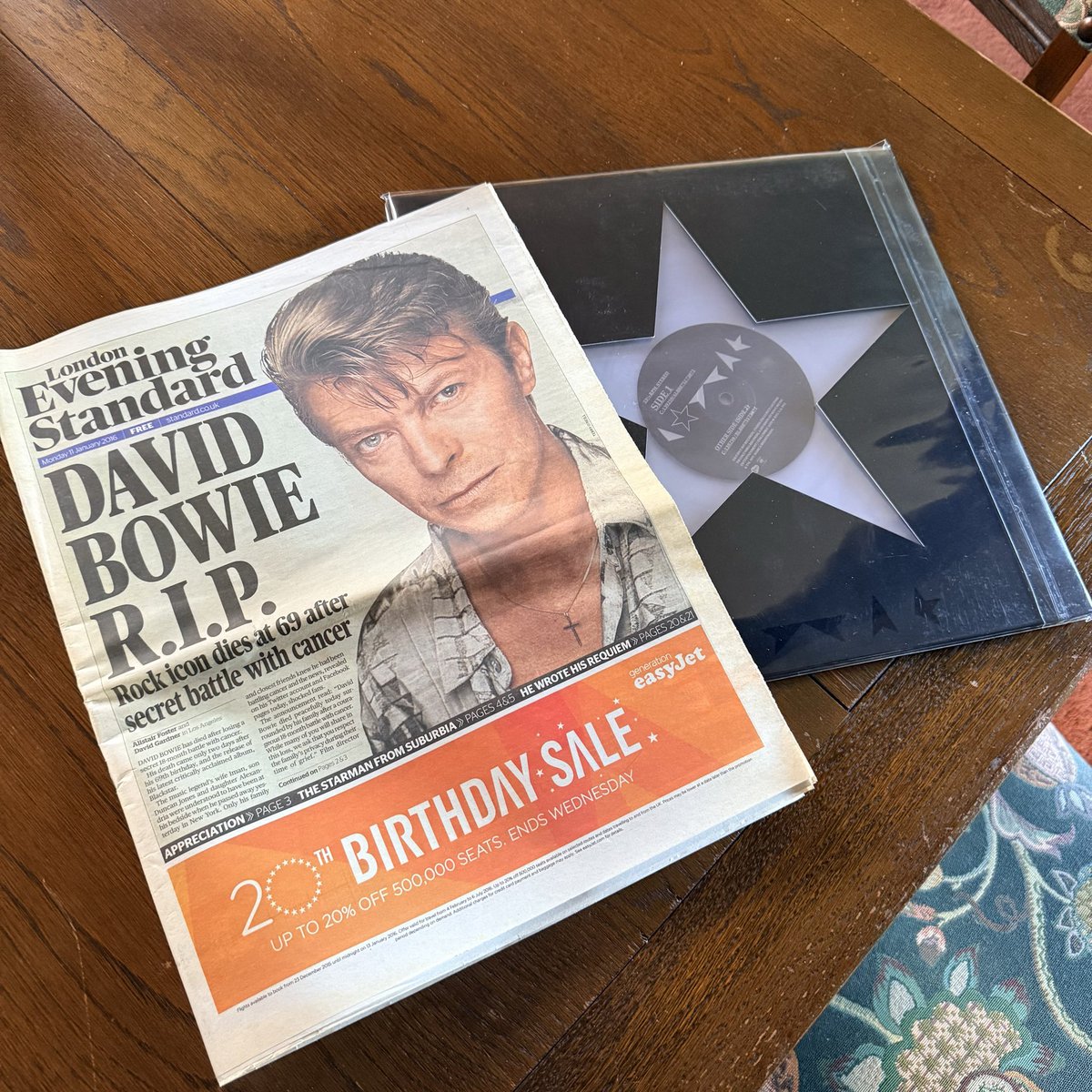 JonsVinyl's tweet photo. Even a genius can’t live forever 
Bowie releases a fine masterpiece called Blackstar and dies 2 days later
@davidbowie #genius #chameleon #blackstar https://t.co/tJsc1SMOZc