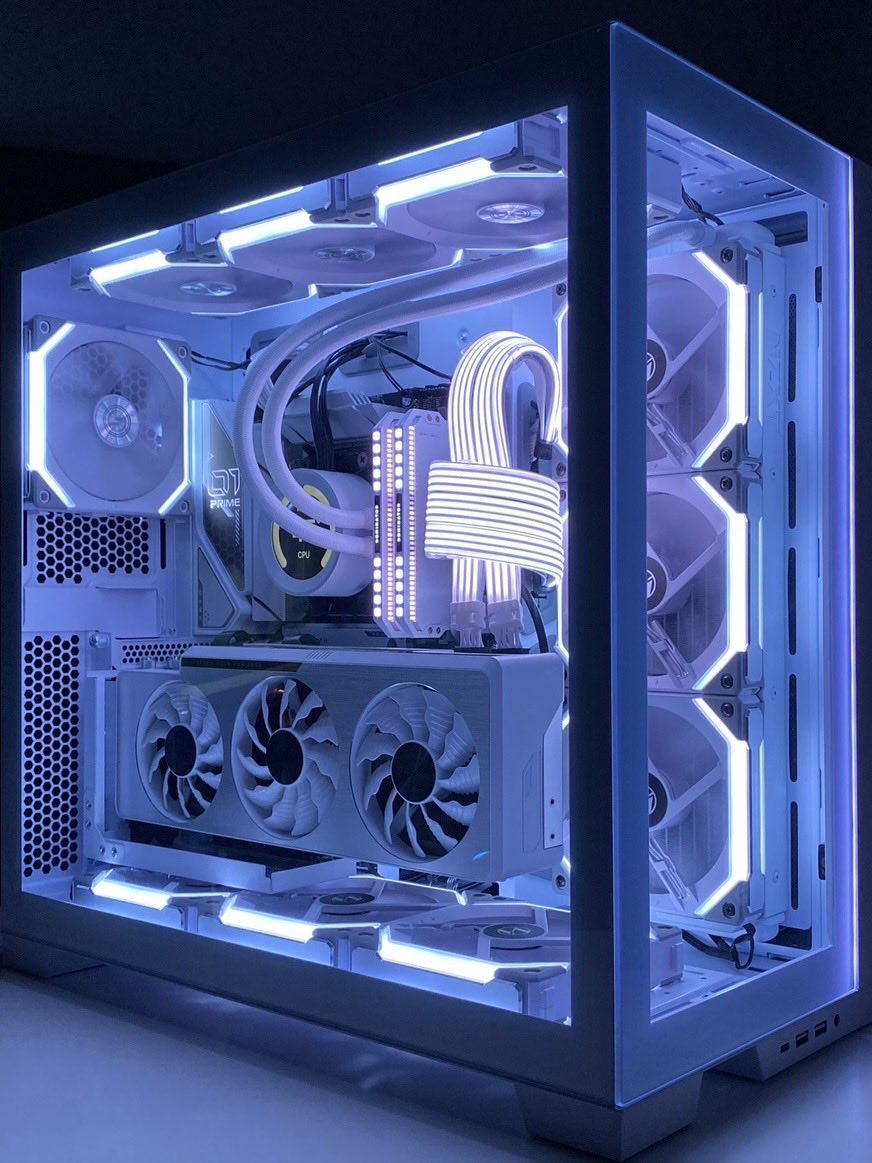 sakript_'s tweet photo. 2026←2025←2023
#pcbuild #custompc #gamingpc #pc #explorer 

 https://t.co/X9BU54yDd2 https://t.co/wWghmRMtwE