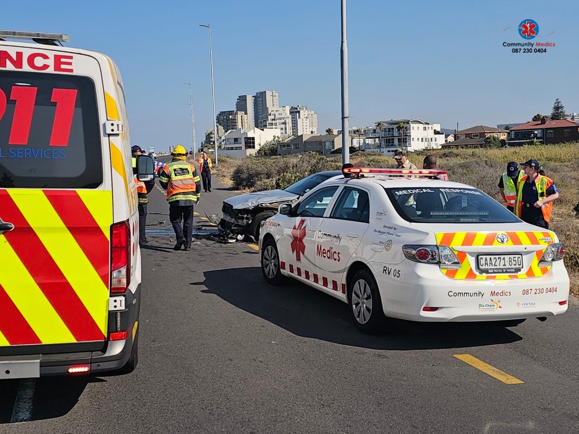 _ArriveAlive's tweet photo. Motor vehicle collision on Marine Drive, Cape Town

https://t.co/pmDVFeIujn

#ArriveAlive #RoadSafety #CommunityMedics https://t.co/4r7dJOqbKs