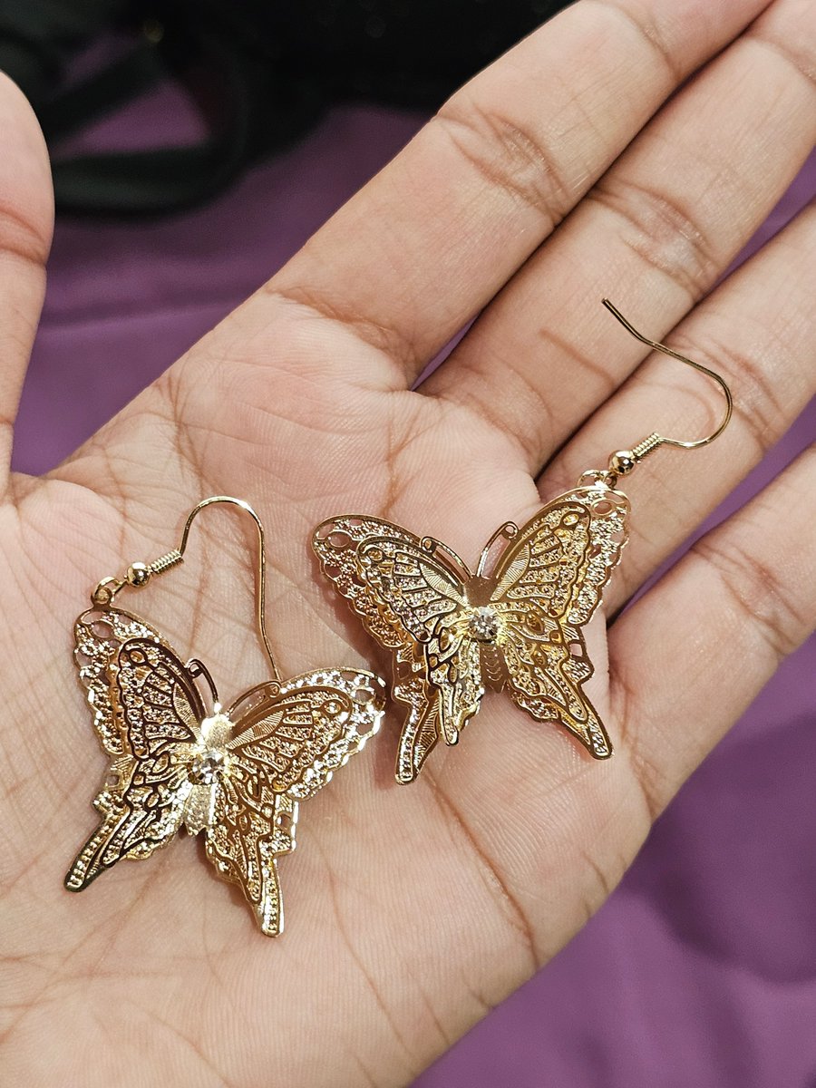 _httpssakura's tweet image. hehe look at my pretty earrings