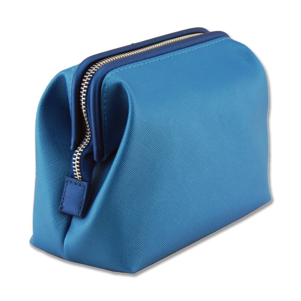 daisyjsuh's tweet image. ส่องมาสองสามตลบ กระเป๋าคสอที่จอห์นนี่ถือ เหมือนจะของ lamer นะ มันมีสองสี สีเขียวกับสีฟ้า