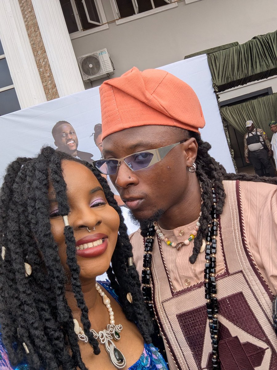 Kinky twists have me by the neck💅🏿

I be feeling so African