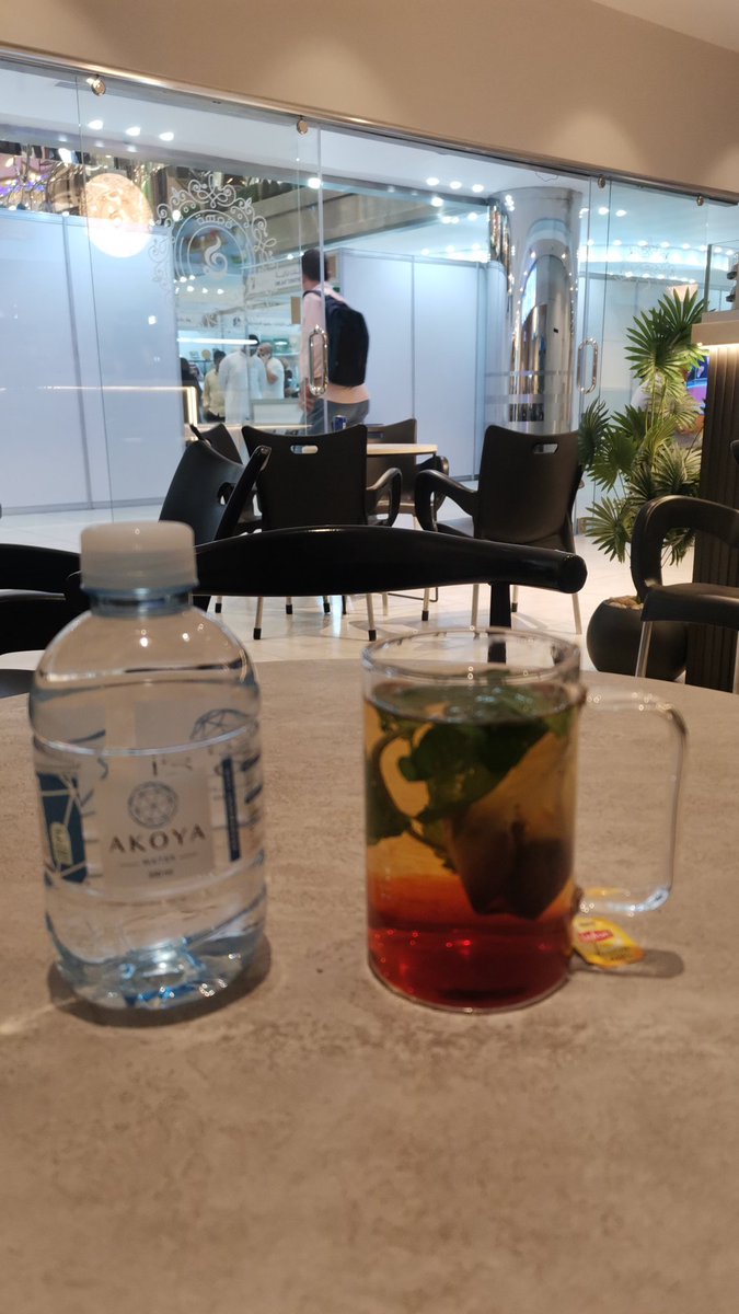 علموني كيف أشرب الشاهي وأنا نفسي فيه......