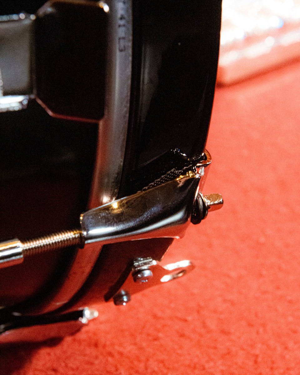 🎁✨ Los regalos han sido abiertos, listos para ser descubiertos…

Presentamos nuestros nuevos Tambores de 𝐍𝐏𝐝𝐫𝐮𝐦𝐬 𝟓𝟎º 𝐀𝐧𝐢𝐯𝐞𝐫𝐬𝐚𝐫𝐢𝐨, fabricados con casco de aluminio, acabado negro, aros negros brillantes y herrajes cromados; aportando solidez, elegancia y una