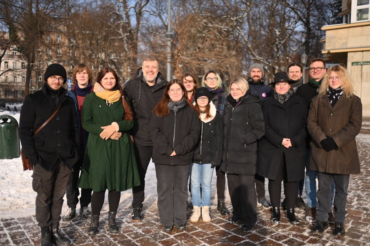 Weekend zaczynamy na konferencji prasowej w Krakowie, gdzie rozmawiamy o pogarszającej się sytuacji młodych na rynku pracy i konieczności wzmocnienia inspekcji pracy.

Jeżeli nie zadbamy o to, żeby inspekcja pracy miała prawdziwe, a nie teoretyczne narzędzia do działania, to